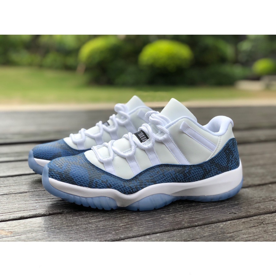 AIR JORDAN 11 LOW SNAKESKINスニーカー