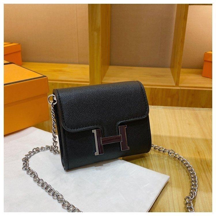 Chain hot sale coin purse