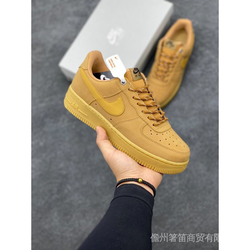 Nike air force hot sale 1 with yellow