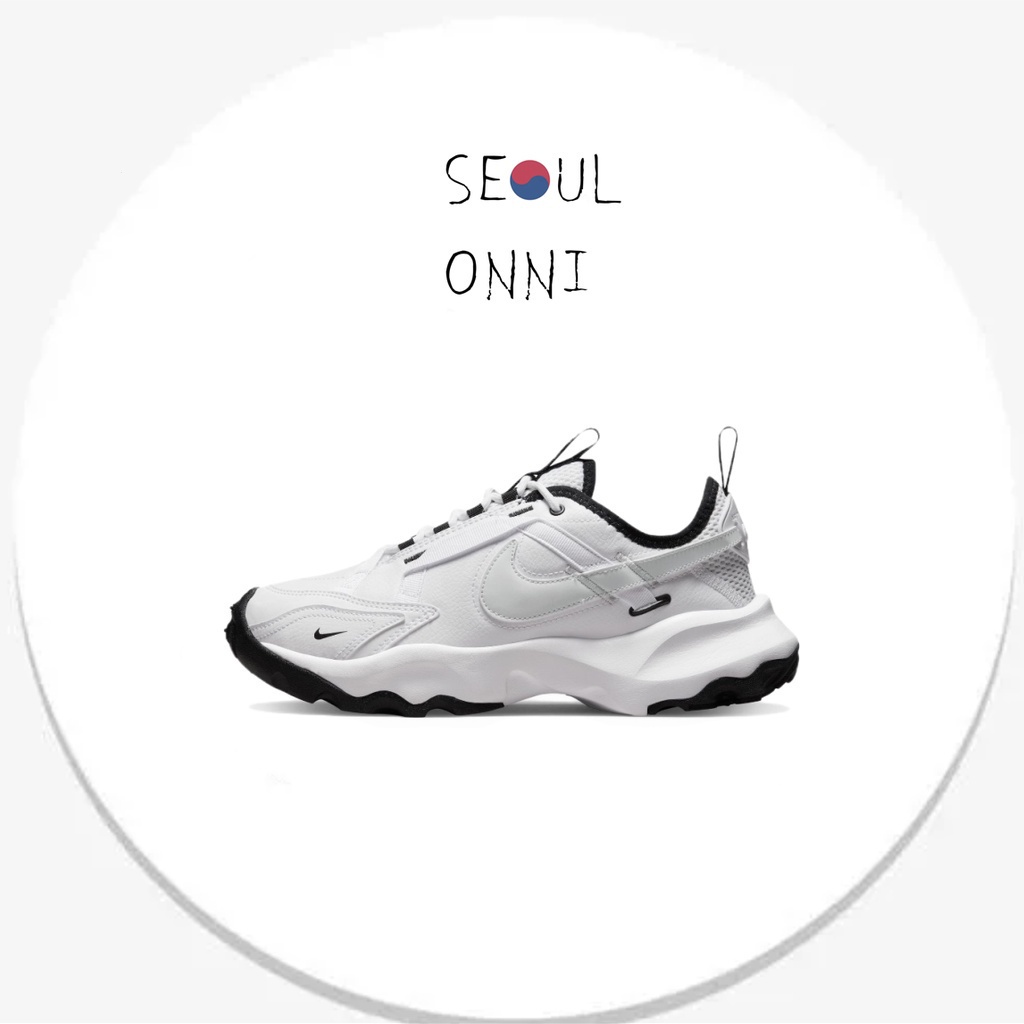 White reflective hot sale nike shoes