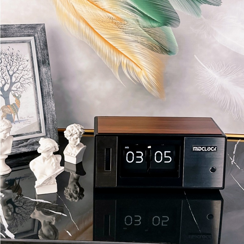 Mini Japanese Style Flip Clock with Light Retro Wooden Color Japanese