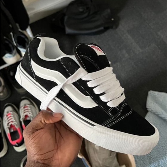 Black and white outlet vans size 6