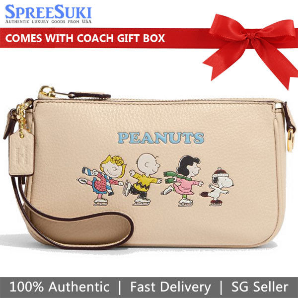 Coach ×Peanuts Nolita deals 19 Wristlet With Snoopy