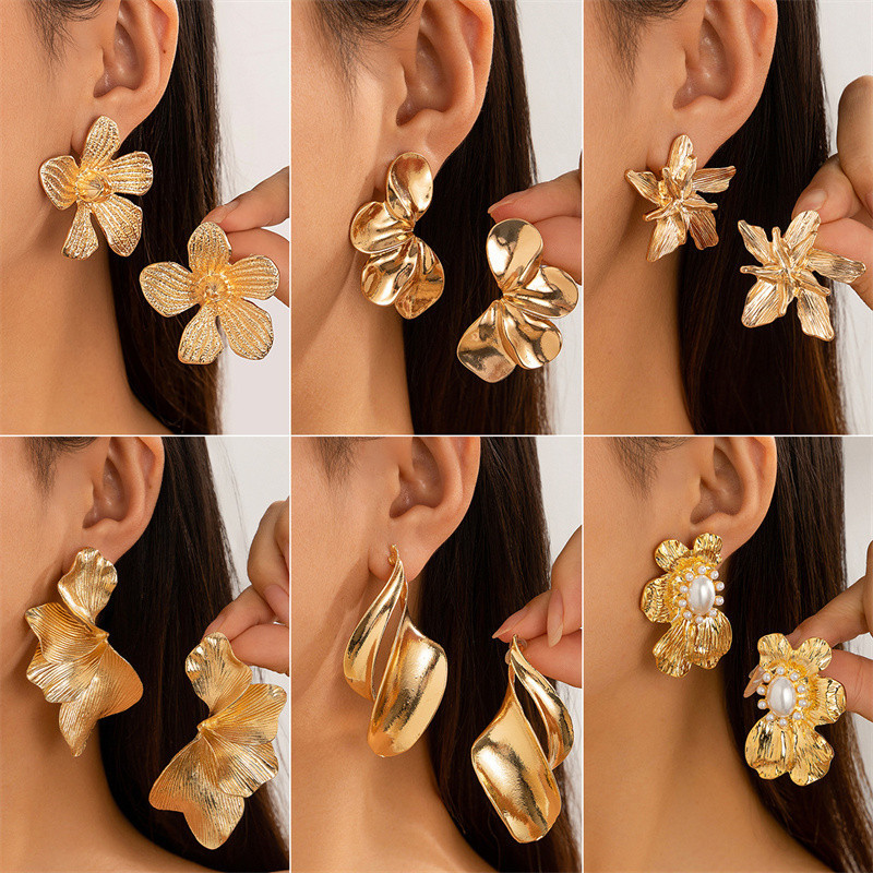 European And American Niche Glossy Flowers Leaf-shapepd Stud Earrings