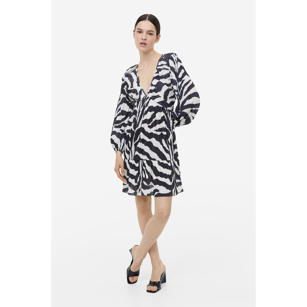 H&M - Pleated jersey dress (Women) | Shopee Singapore