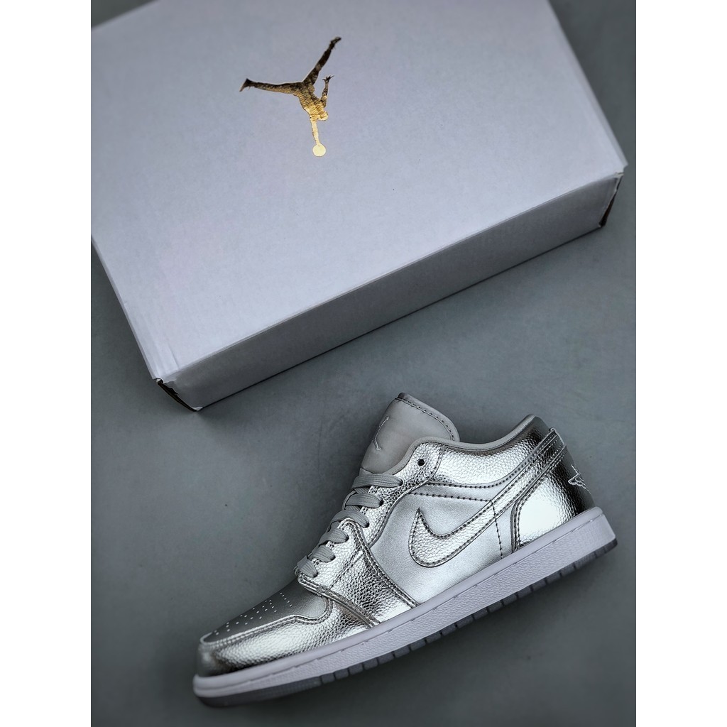 Nike Air Jordan 1 Low SE Metallic Silver/Photon Dust FN5030-001 | Shopee  Singapore