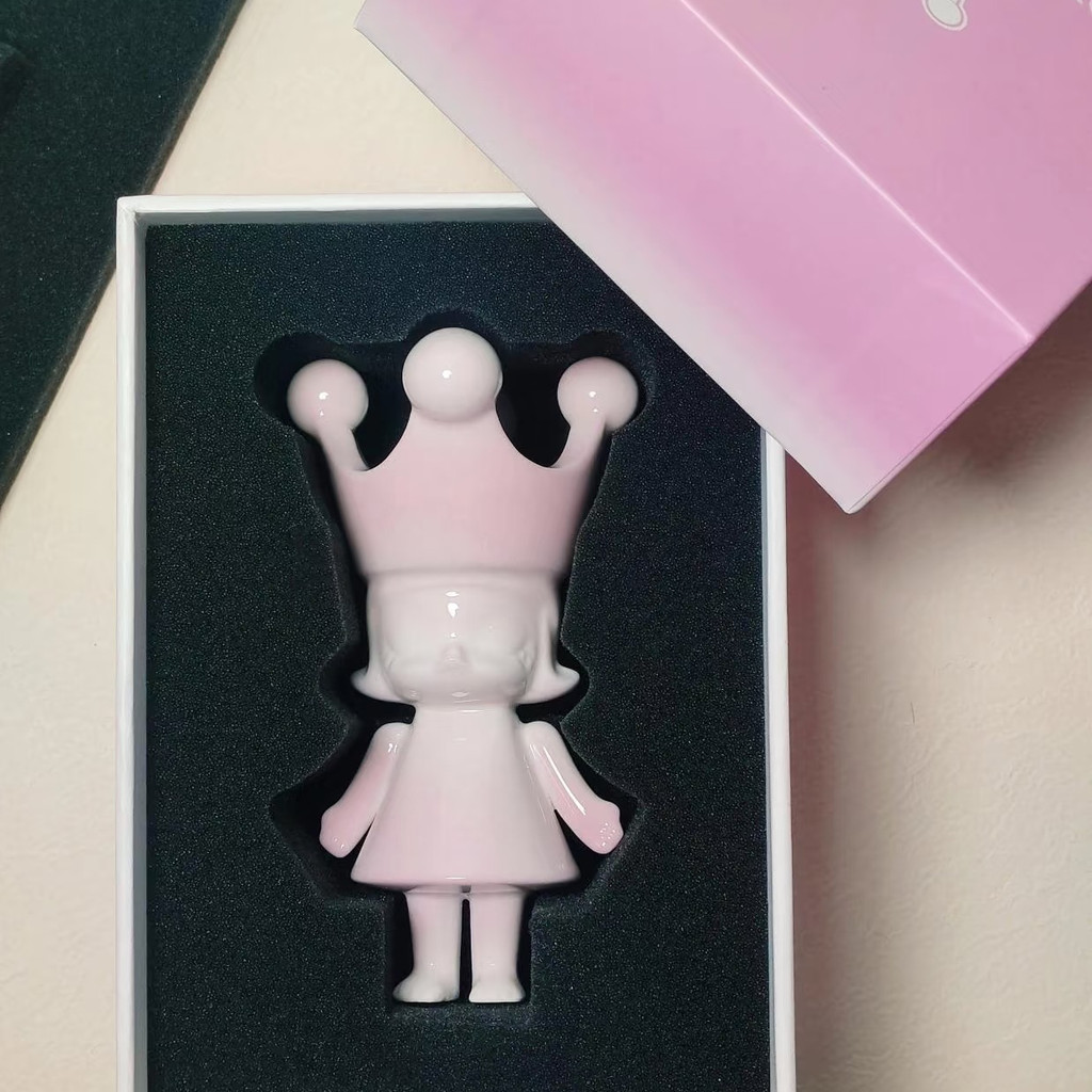 MEGA ROYAL MOLLY 100% Rouge·china - POP MART (United States)