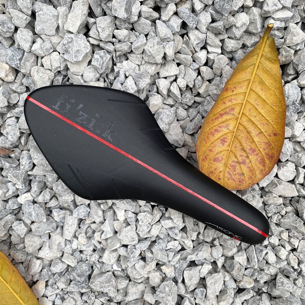 Fizik Arion 00 carbon bicycle saddle with long striped carbon frame ...