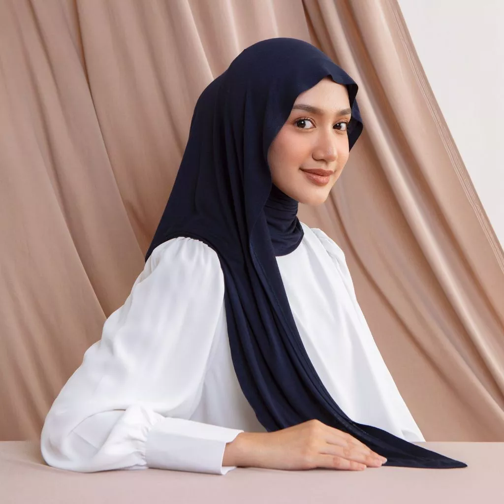 Lozy Hijab - Kejora Oval Inner Shawl Lozy x Lesti Kejora (Pashmina Mleyot Inner Bahan Viscose Rayon) - Gambar 3