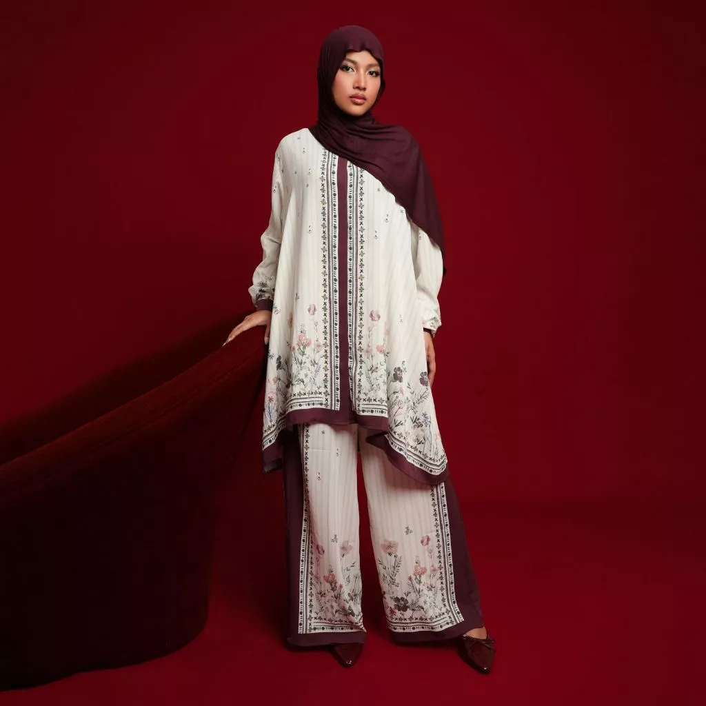 Lozy Hijab - Seraphine Set (One Set Tunik Celana Motif Pattern Poly Hight Twisted Luxury Anti UV) - Gambar 4