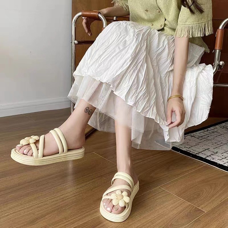 POPmaker shop Sandal Jelly Flower Bear Korea YU61 / Sendal Jalan-Jalan Comfy Lucu​ - Sandal Wanita dengan Desain Menggemaskan COD - Gambar 4