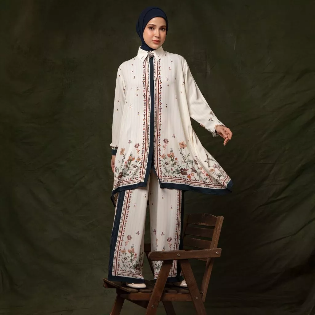 Lozy Hijab - Seraphine Set (One Set Tunik Celana Motif Pattern Poly Hight Twisted Luxury Anti UV)