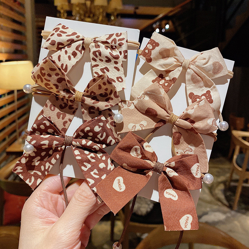 POPmaker Scrunchie Choco Cream Leopard Mutiara - Gambar 3