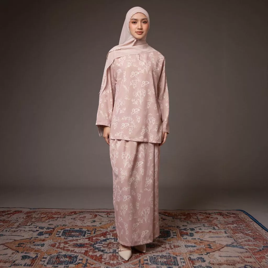 Lozy Hijab - Linea Set Series 2 Lozy x Lesti (One Set Blouse Skirt Rok Sarimbit Bahan Poly Flowy Luxury Anti UV) - Gambar 3