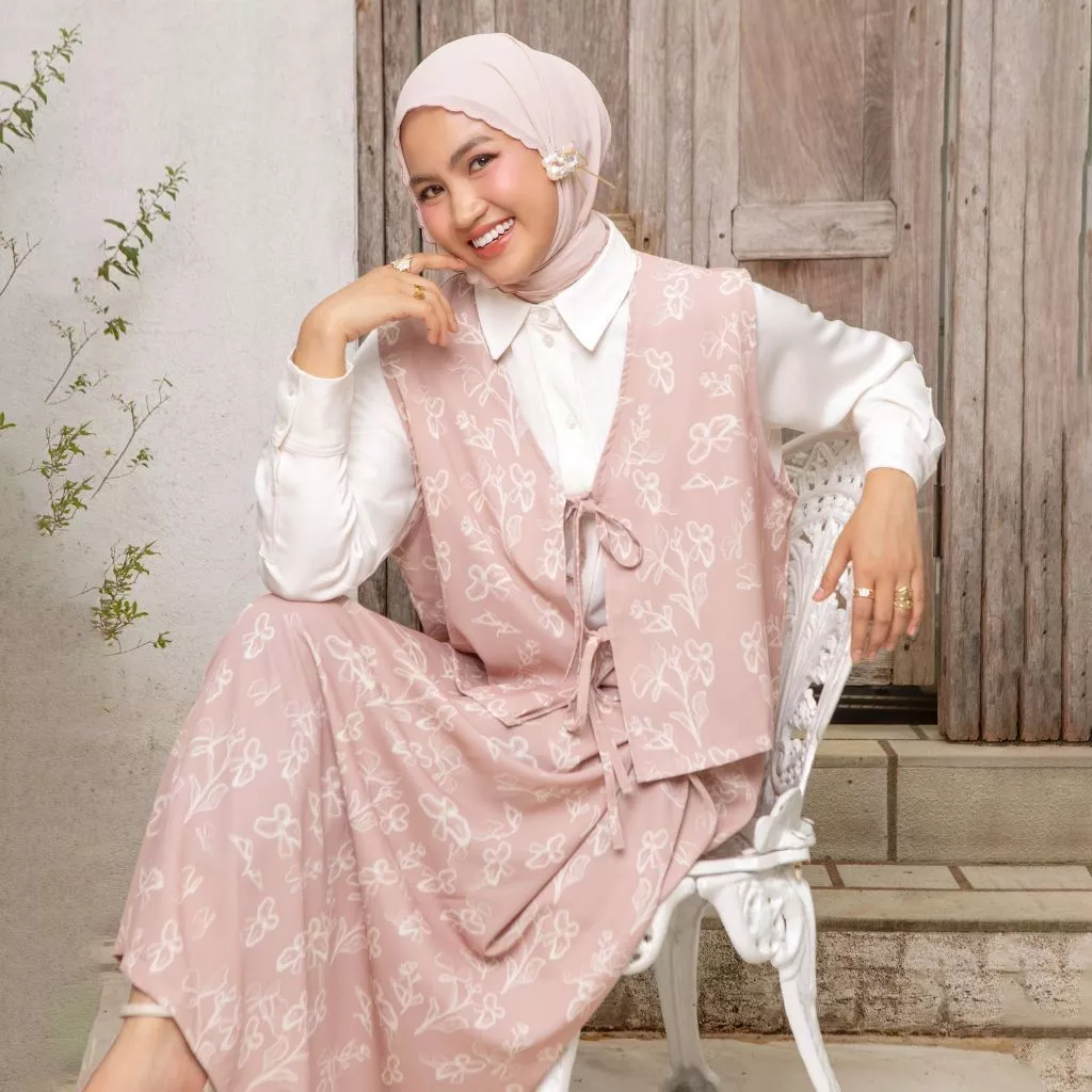 Lozy Hijab - Linea Vest Lozy x Lesti (Vest Outer Rompi Wanita Sarimbit Bahan Poly Flowy Luxury Anti UV)
