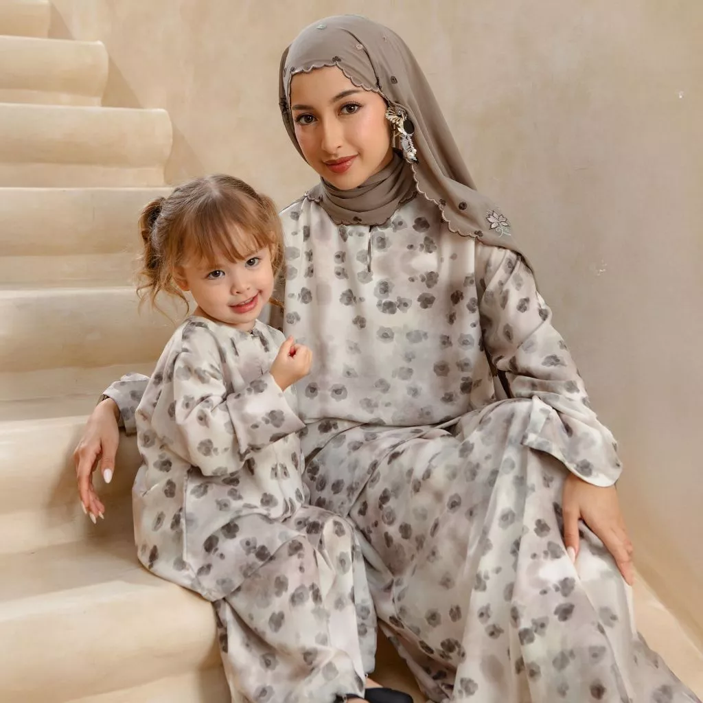Lozy Hijab - Serena Tunik One Set Series Sarimbit (Blouse Skirt Malay Ibu dan Anak Bahan Poly Eco Luxury) - Gambar 2
