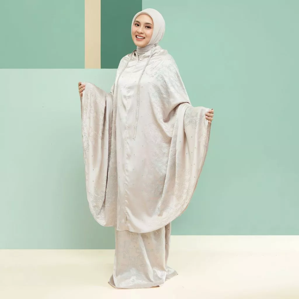 Lozy Hijab - Bianca Prayer Embroidery Set Lozy x Bianca Kartika (Mukena Bordir Bahan Silk Set Pattern Motif 2in1)