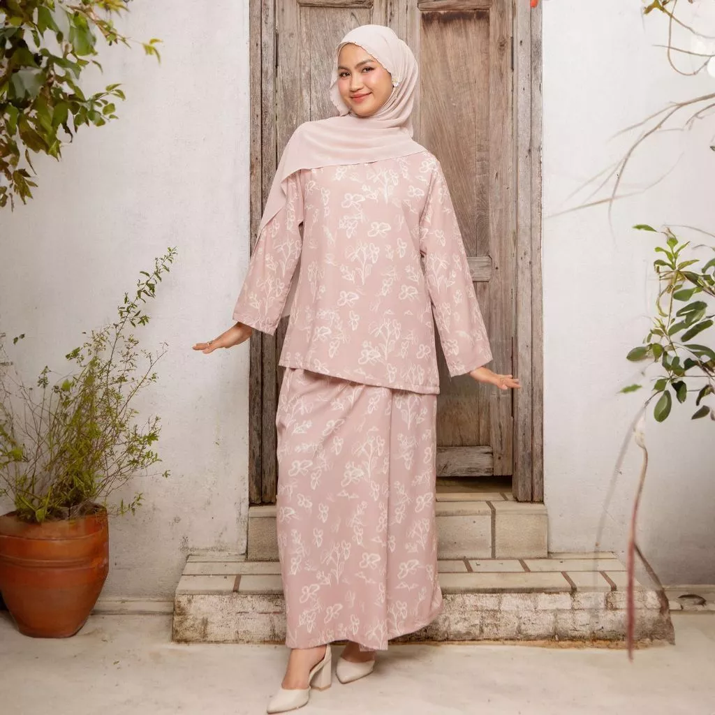 Lozy Hijab - Linea Set Series 2 Lozy x Lesti (One Set Blouse Skirt Rok Sarimbit Bahan Poly Flowy Luxury Anti UV)