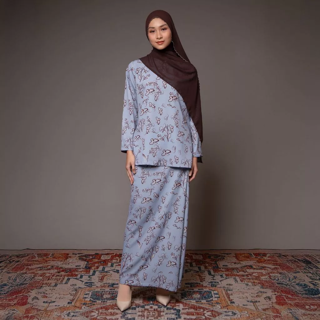 Lozy Hijab - Linea Set Series 2 Lozy x Lesti (One Set Blouse Skirt Rok Sarimbit Bahan Poly Flowy Luxury Anti UV) - Gambar 4
