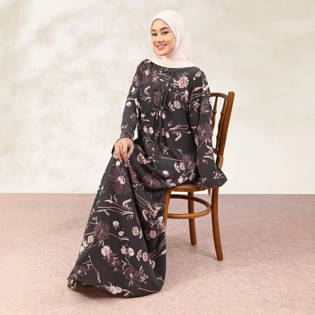 Lozy Hijab - Amora Abaya Dress (Gamis Cheongsam Dress Haji dan Umrah Bahan Poly Twisted Print) - Gambar 4