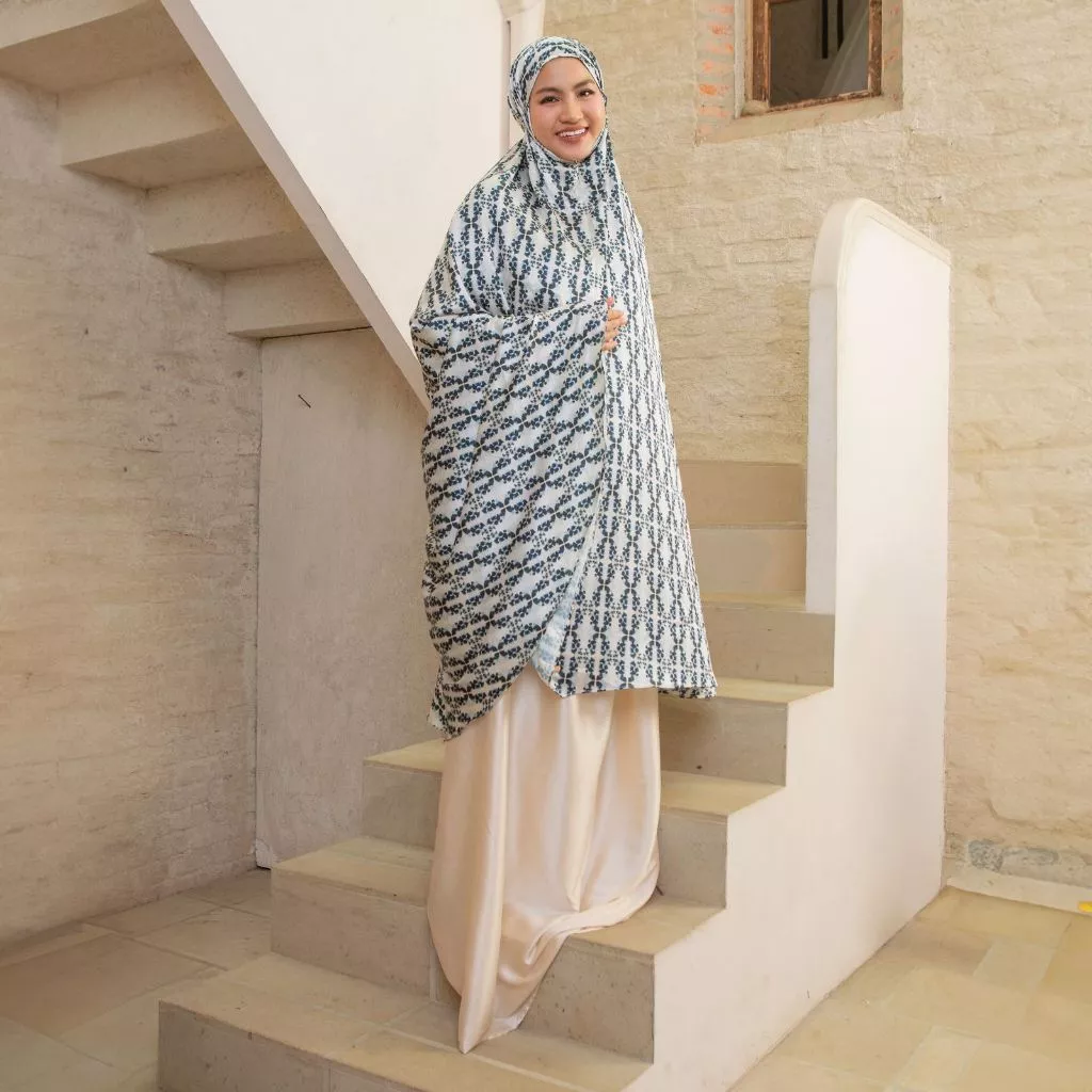 Lozy Hijab - Tied Prayer Set (Mukena Bahan Silk Set Pattern Motif 2in1) - Gambar 4