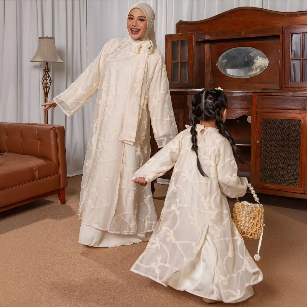 Lozy Hijab - Nona Embroidery Sheer Outer Ibu dan Anak (Lace Outer Tunik ) - Gambar 3