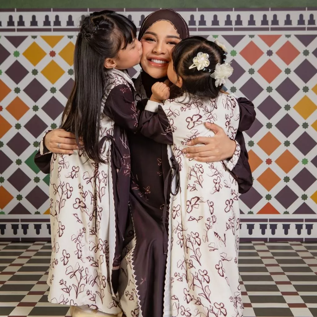Lozy Hijab - Linea Dress Kids Lozy x Lesti (Gamis Dress Anak Sarimbit Bahan Poly Flowy Luxury Anti UV) - Gambar 3