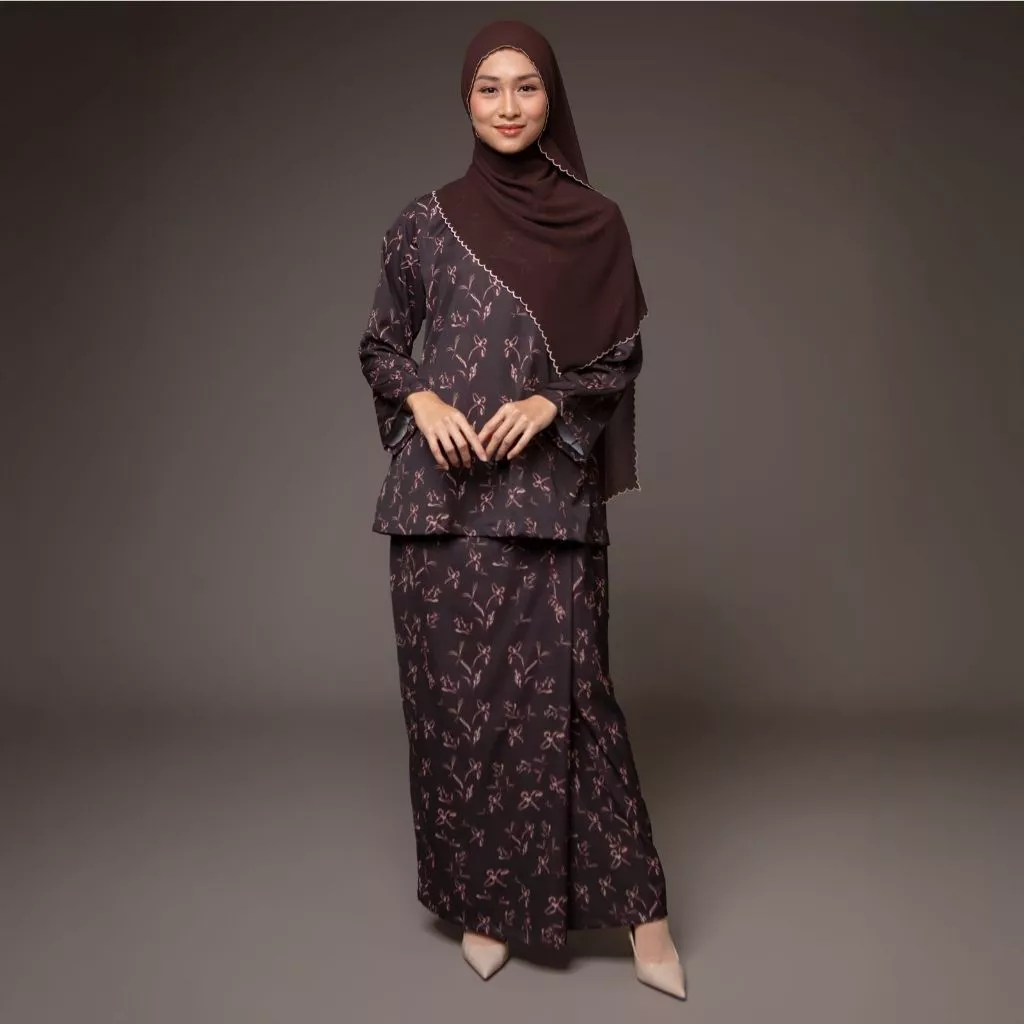 Lozy Hijab - Linea Set Series 2 Lozy x Lesti (One Set Blouse Skirt Rok Sarimbit Bahan Poly Flowy Luxury Anti UV) - Gambar 2