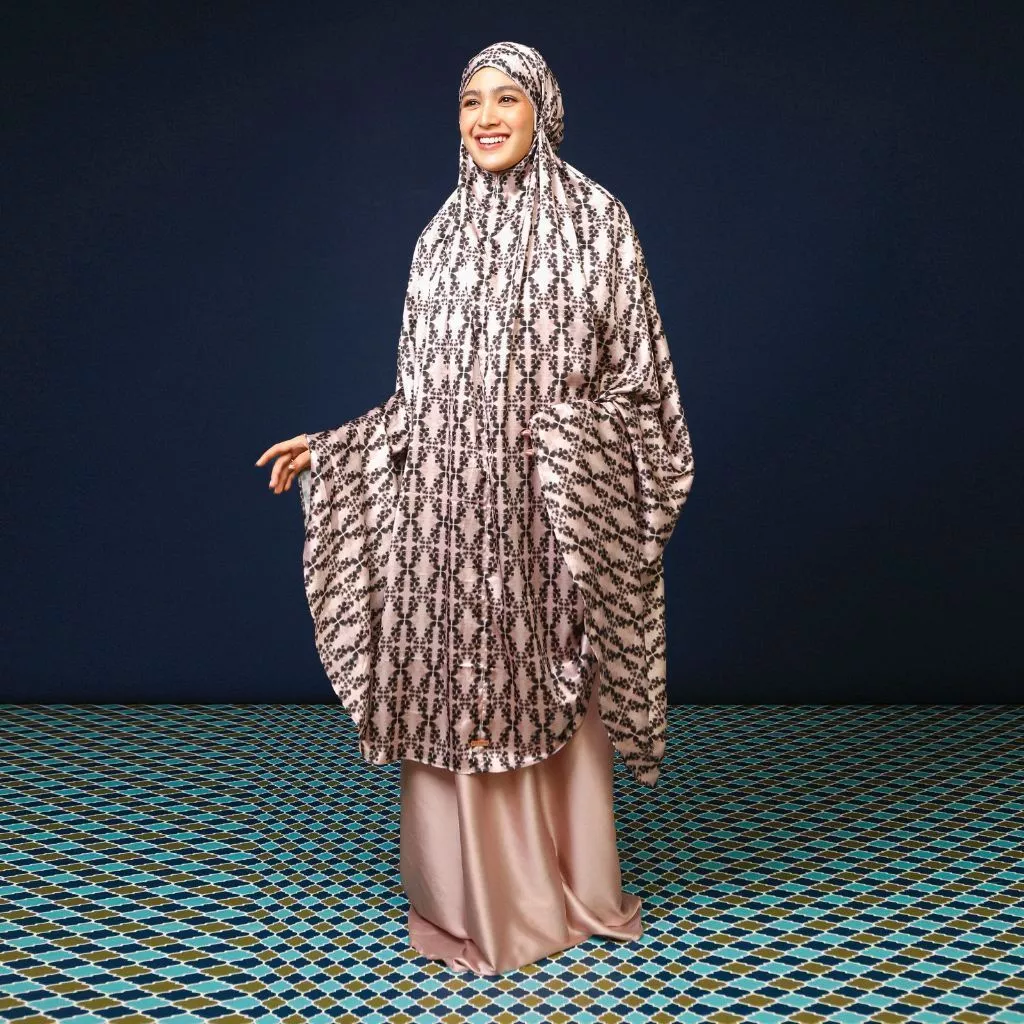Lozy Hijab - Tied Prayer Set (Mukena Bahan Silk Set Pattern Motif 2in1) - Gambar 2