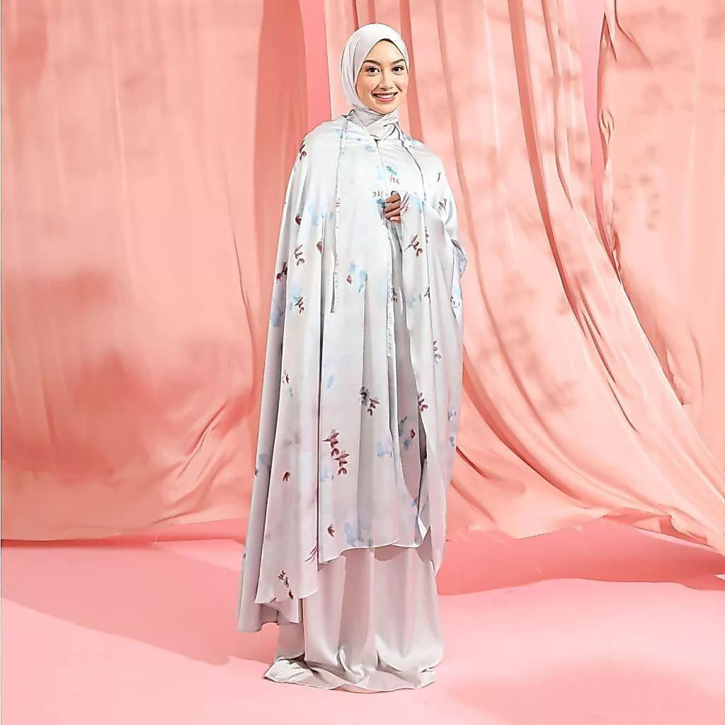 Lozy Hijab - Lesti Prayer Set Series 2 Lozy x Lesti Kejora (Lunar Prayer Mukena Bahan Silk Set Pattern Motif 2in1 ) - Gambar 3