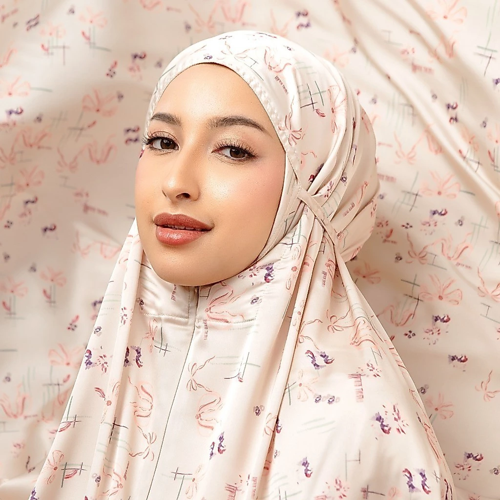 Lozy Hijab - Selina Prayer Set (Mukena Bahan Silk Set Pattern Motif 2in1) - Gambar 4