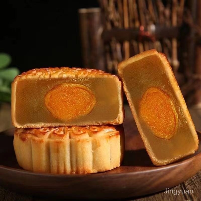 Egg yolk Cantonese mooncake box detail