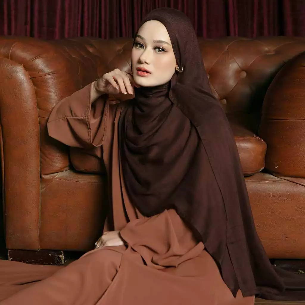 Lozy Hijab - [LOZY X ASHANTY] Viscose Pashmina Nour Shawl Lozy x Lesti Kejora (Pashmina Viscose) - Gambar 3