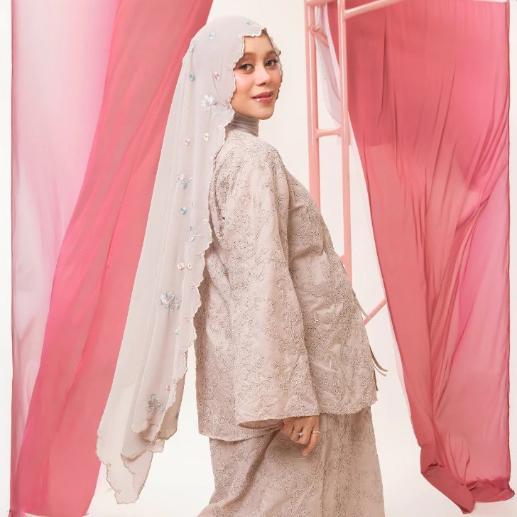 Lozy Hijab - Floure Embroidery Shawl (Pashmina Embroidery Bordir Bahan Ceruty)