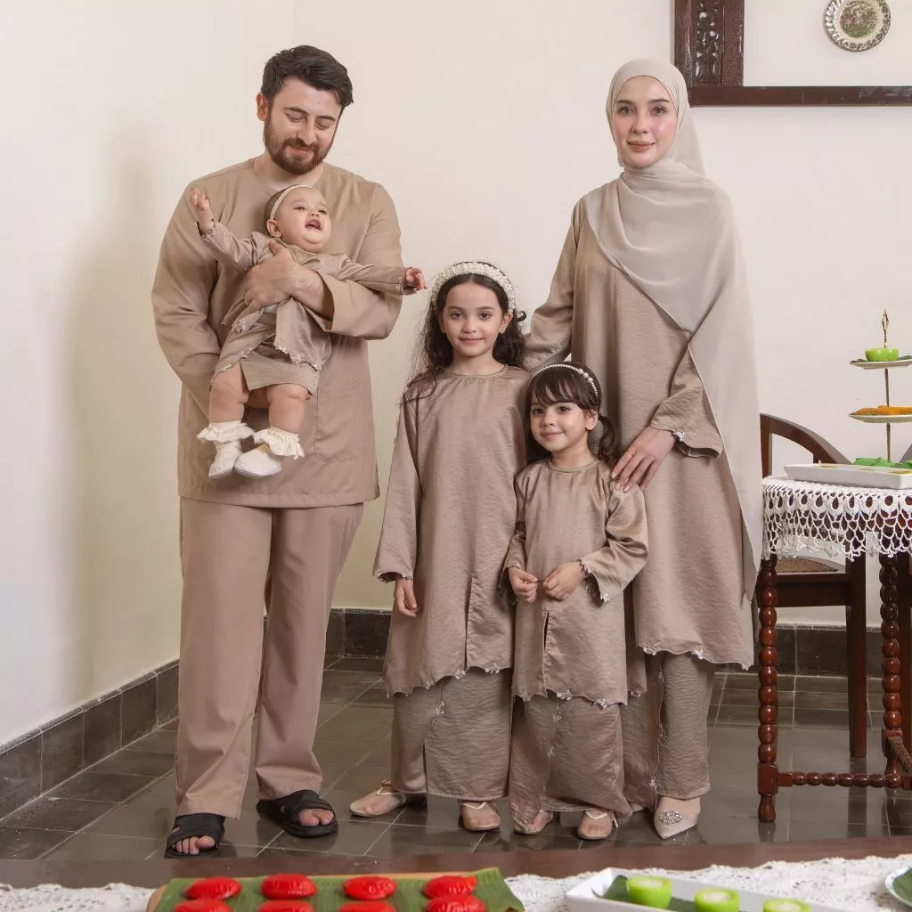 Lozy Hijab - Hafa Set Series 2 (One Set Ibu dan Anak Embroidery Lozy x Hamidah Farhad Family Sarimbit) - Gambar 2