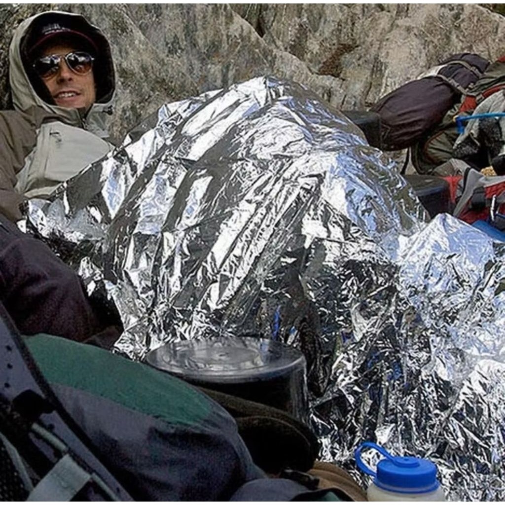 1PCS Selimut Darurat Emergency Blanket Hangat Outdoor Camping Gunung Alumunium Thermal A102 - Gambar 3