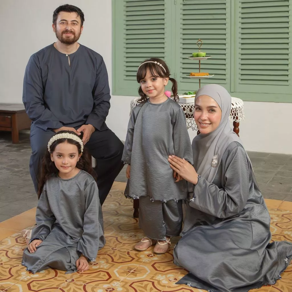 Lozy Hijab - Hafa Set Series 2 (One Set Ibu dan Anak Embroidery Lozy x Hamidah Farhad Family Sarimbit) - Gambar 3