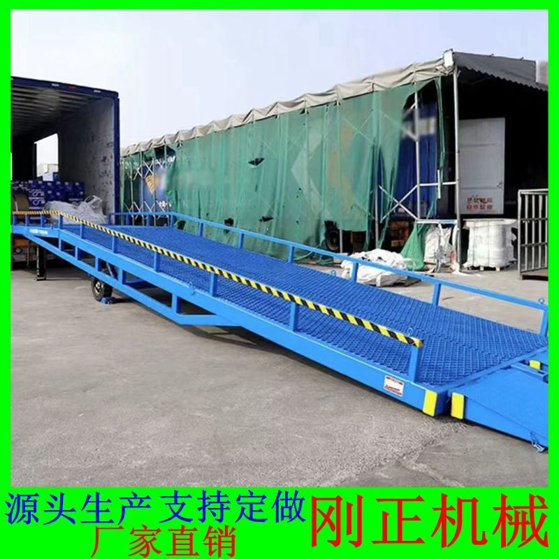 Mobile boarding bridge ramp container forklift truck logistics ramp ...