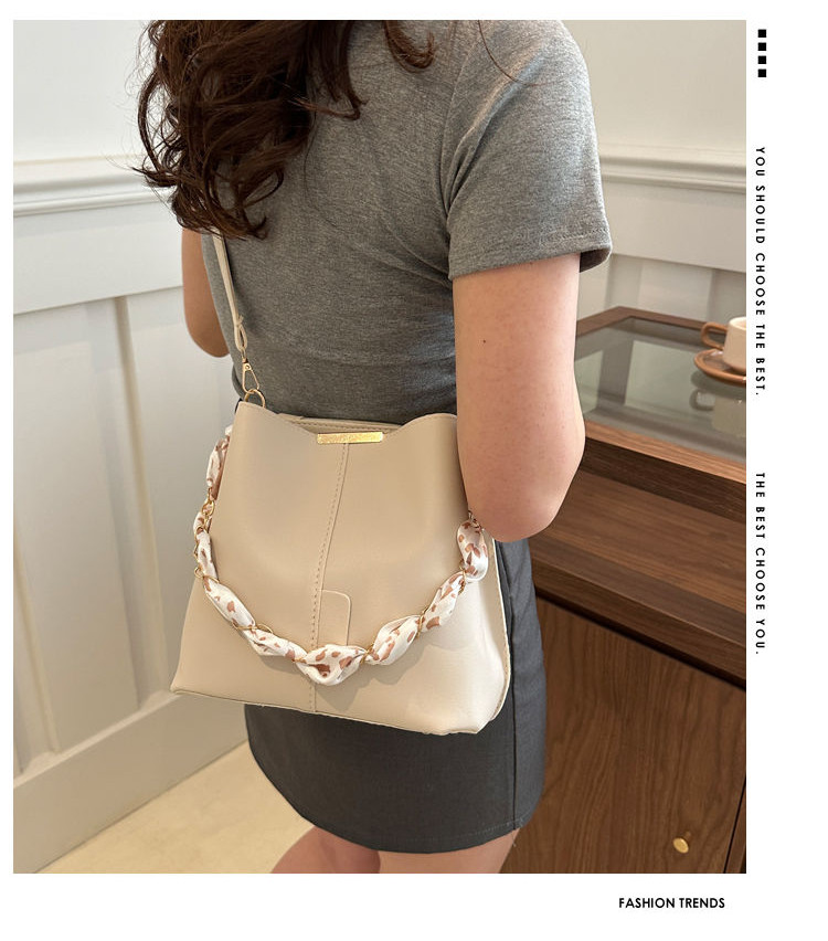 Highend Texture LargeCapacity Bucket Bag Female Spring Summer New