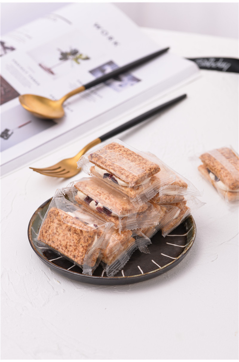 200g 台湾方块酥咸蛋黄饼干燕麦千层酥牛轧饼干Taiwan Cube Crisp Salted Egg Yolk Biscuits ...