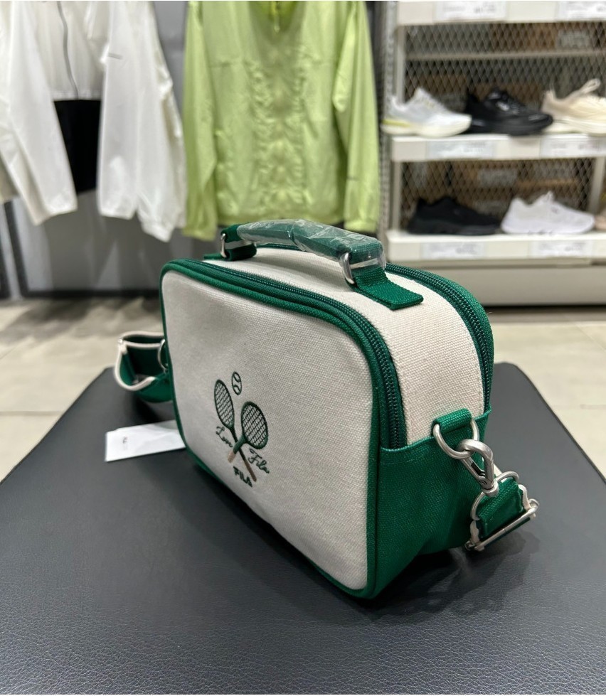 NEW★日本未入荷★FILA★greenery tennis racket bag NEW☆日本未入荷☆FILA☆greenery tennis racket bag (FILA