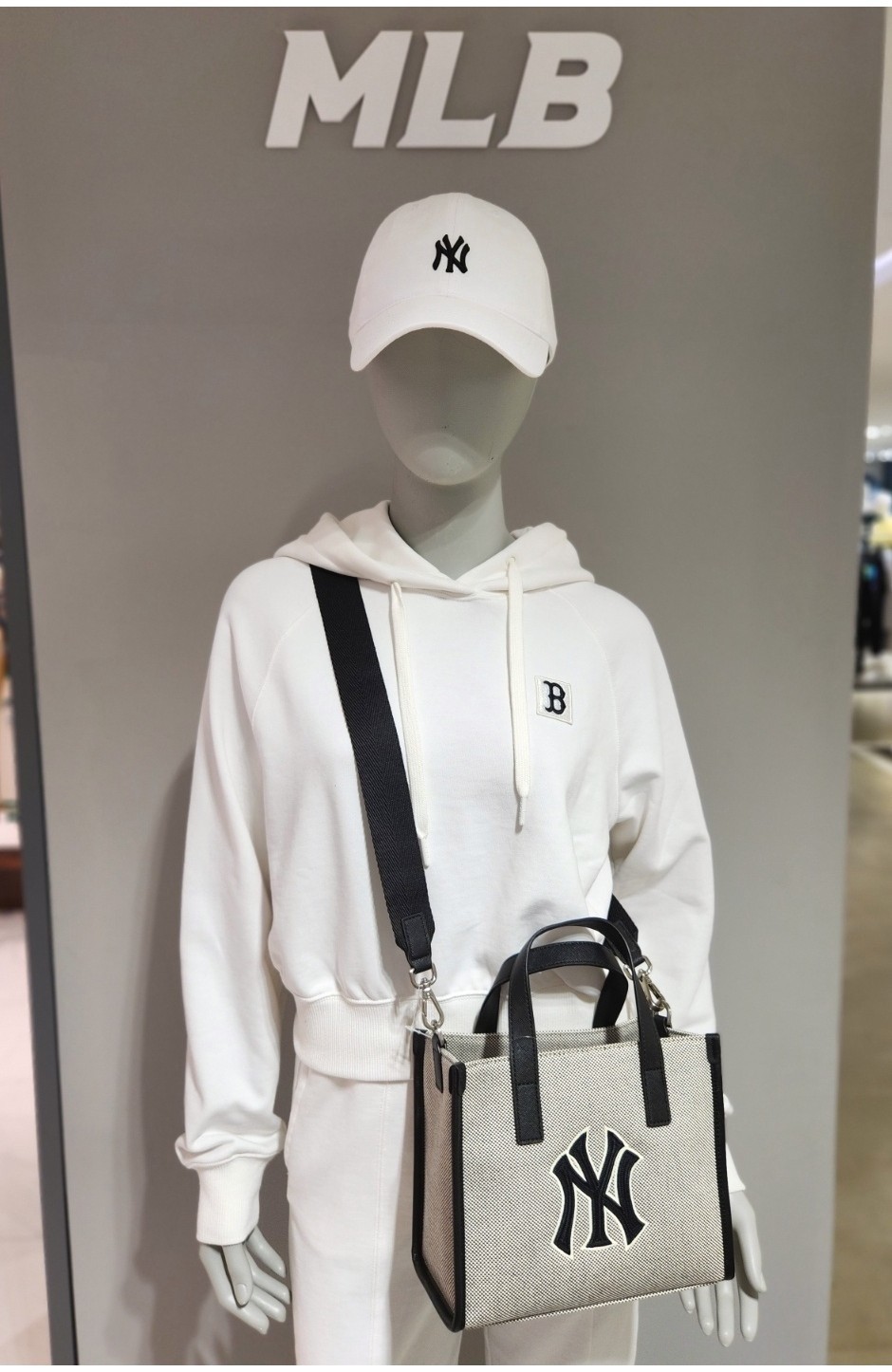 [MLB]★24新商品★Basic Big Logo Canvas Small Tote Bag-大人気 MLB Korea] Basic Big Logo Canvas Small Tote Bag - New York