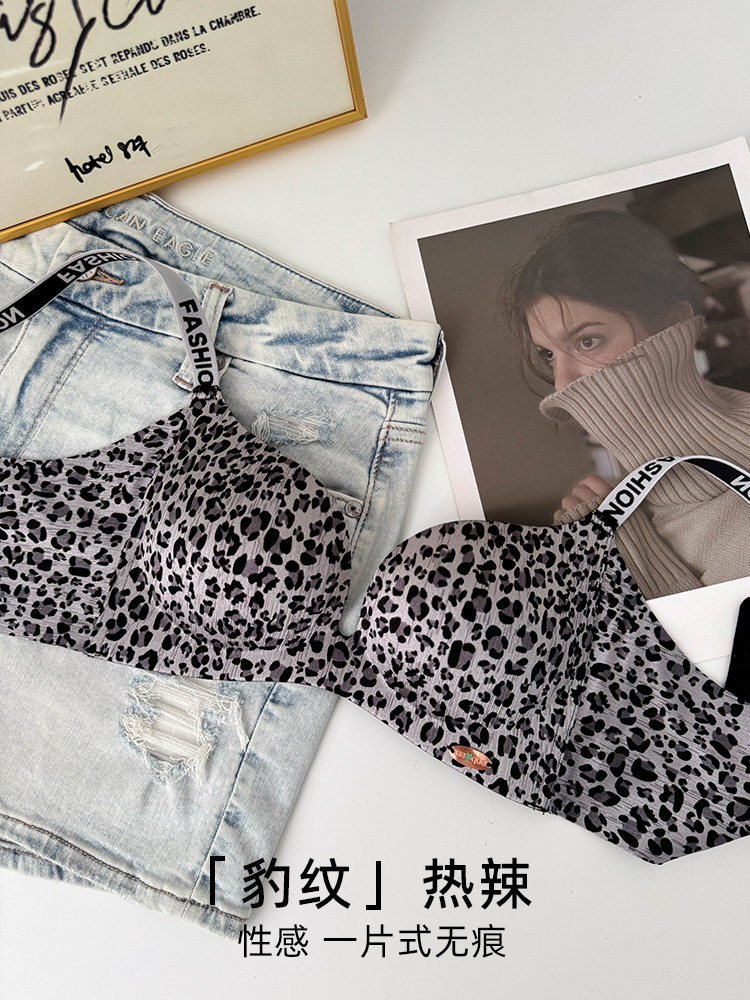 Outer Expansion Leopard Print Gathering Sexy Look Big Seamless ...