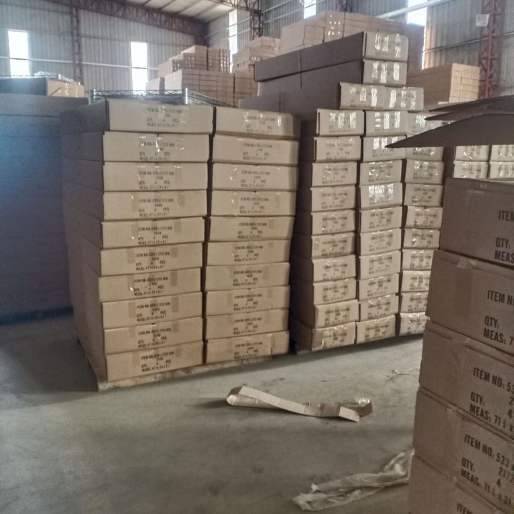 [in stock] Chrome-Plated Shelf with Wheels, Mobile Wire Mesh Balcony ...