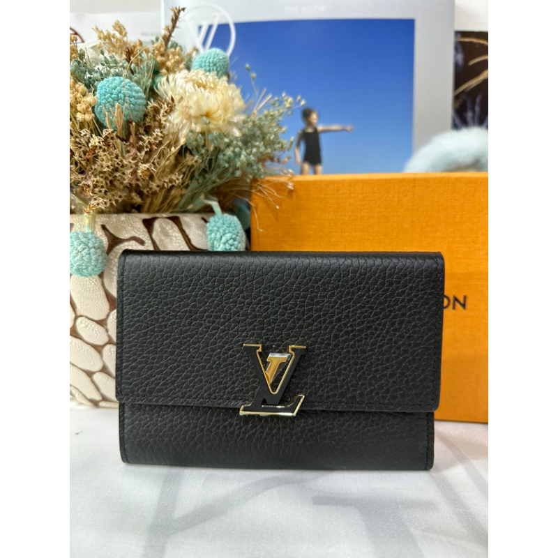 Brand New Louis Vuitton Capucines Compact Wallet in Galet Taurillon leather  at 1stDibs  capucine compact wallet, capucines compact wallet louis  vuitton, lv capucines compact wallet