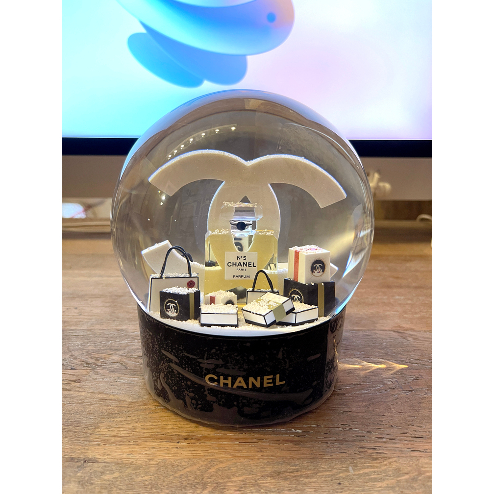 Collector Electric Rechargeable Snow Globe - Cc Logo And Shopping Bags 