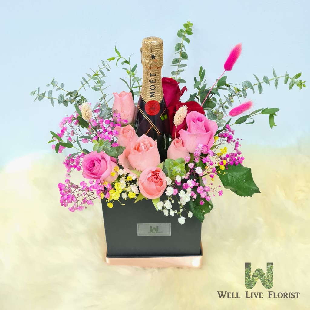 FREE DELIVERY Caroline Fresh Rose Flower Box Baby Breath Flower