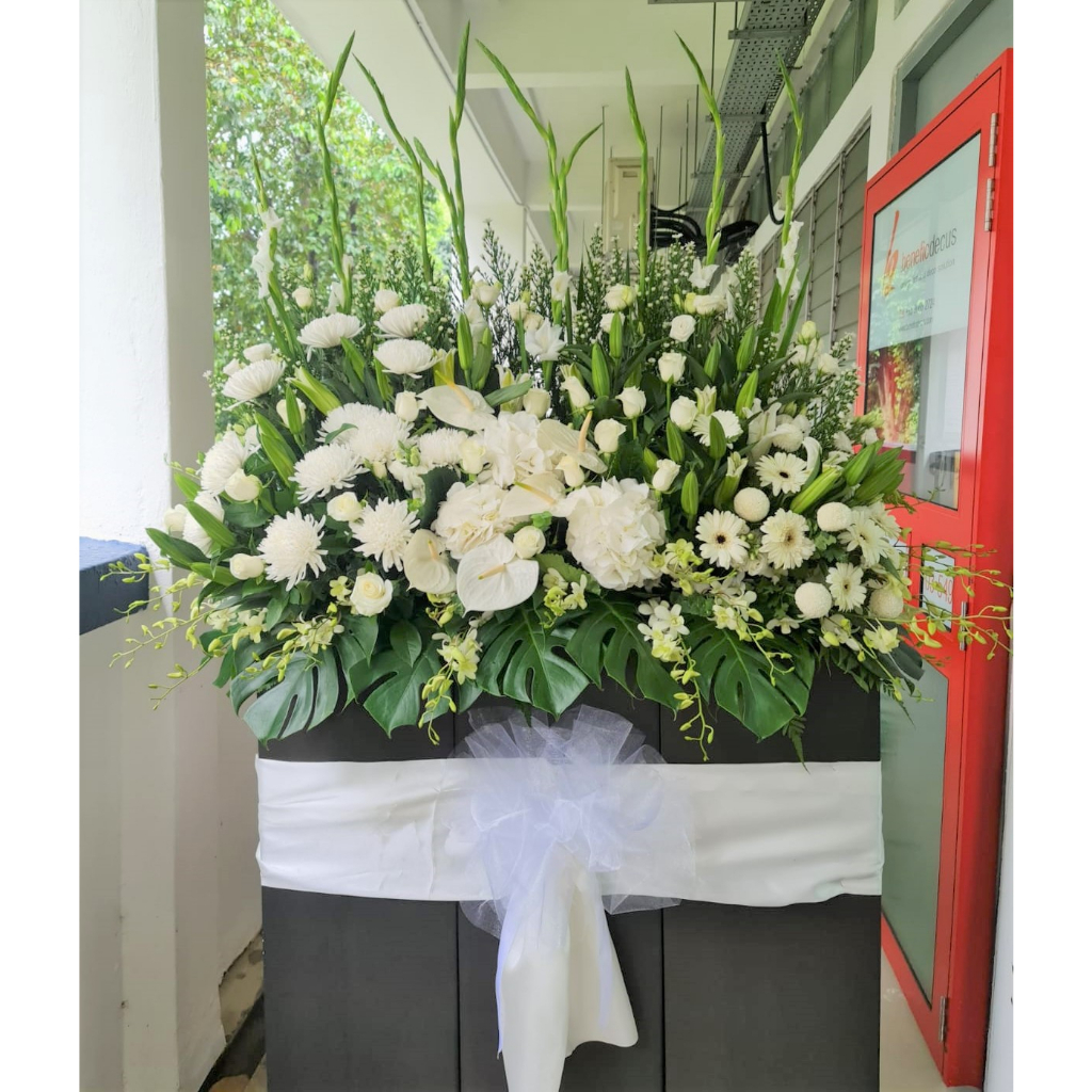 FREE DELIVERY Heartfelt Sympathy Condolences Flower Stand Flower Delivery Singapore 白事