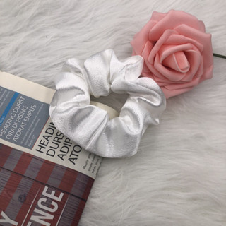 White on sale scrunchies bulk