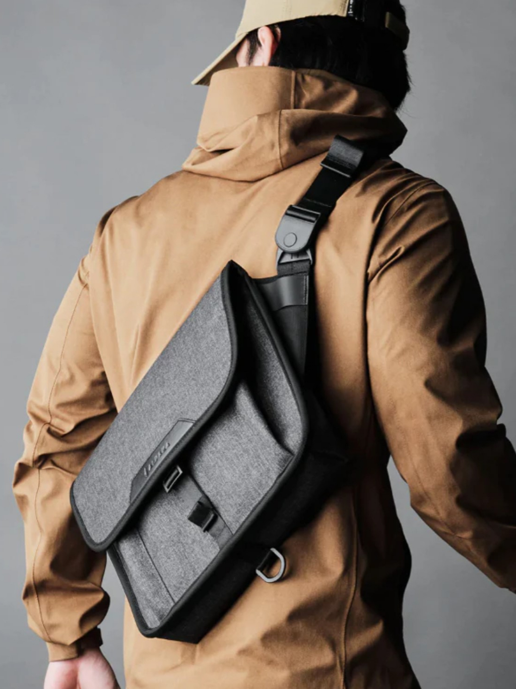 ALPAKA Alpha Sling V2 Messenger Fits up to 13